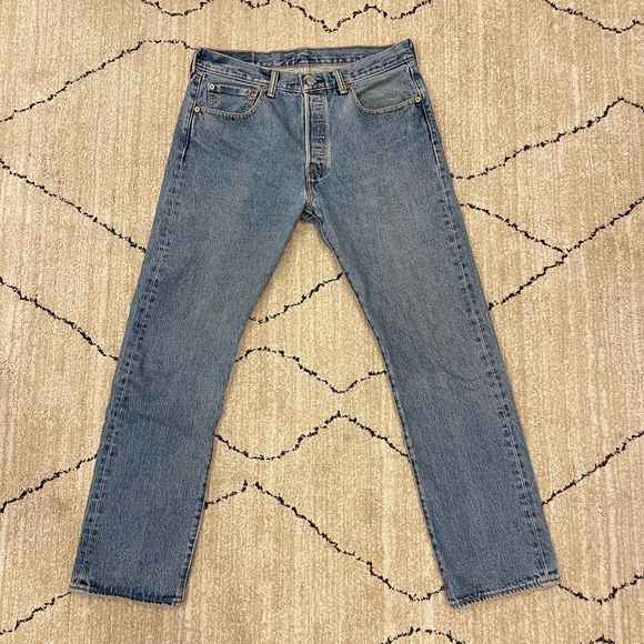 Levi's Men's 501 Light Wash Jeans W 32 L 30 - Picture 2 of 8